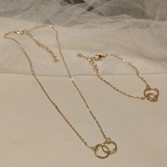 Gold Loops Set! - Picture 5 of 8